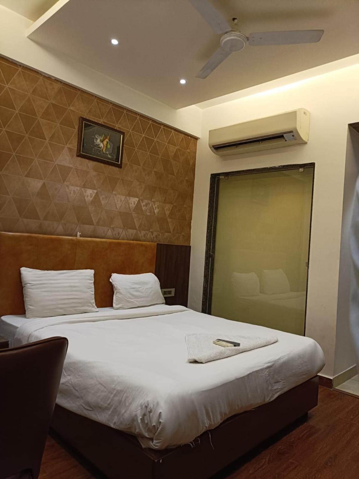 Hotel Parklane Agra (Uttar Pradesh) Eksteriør billede