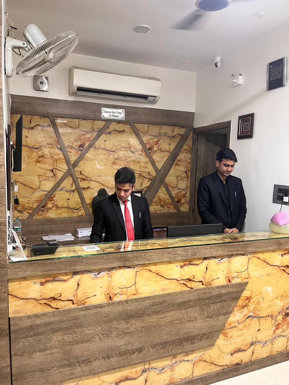 Hotel Parklane Agra (Uttar Pradesh) Eksteriør billede