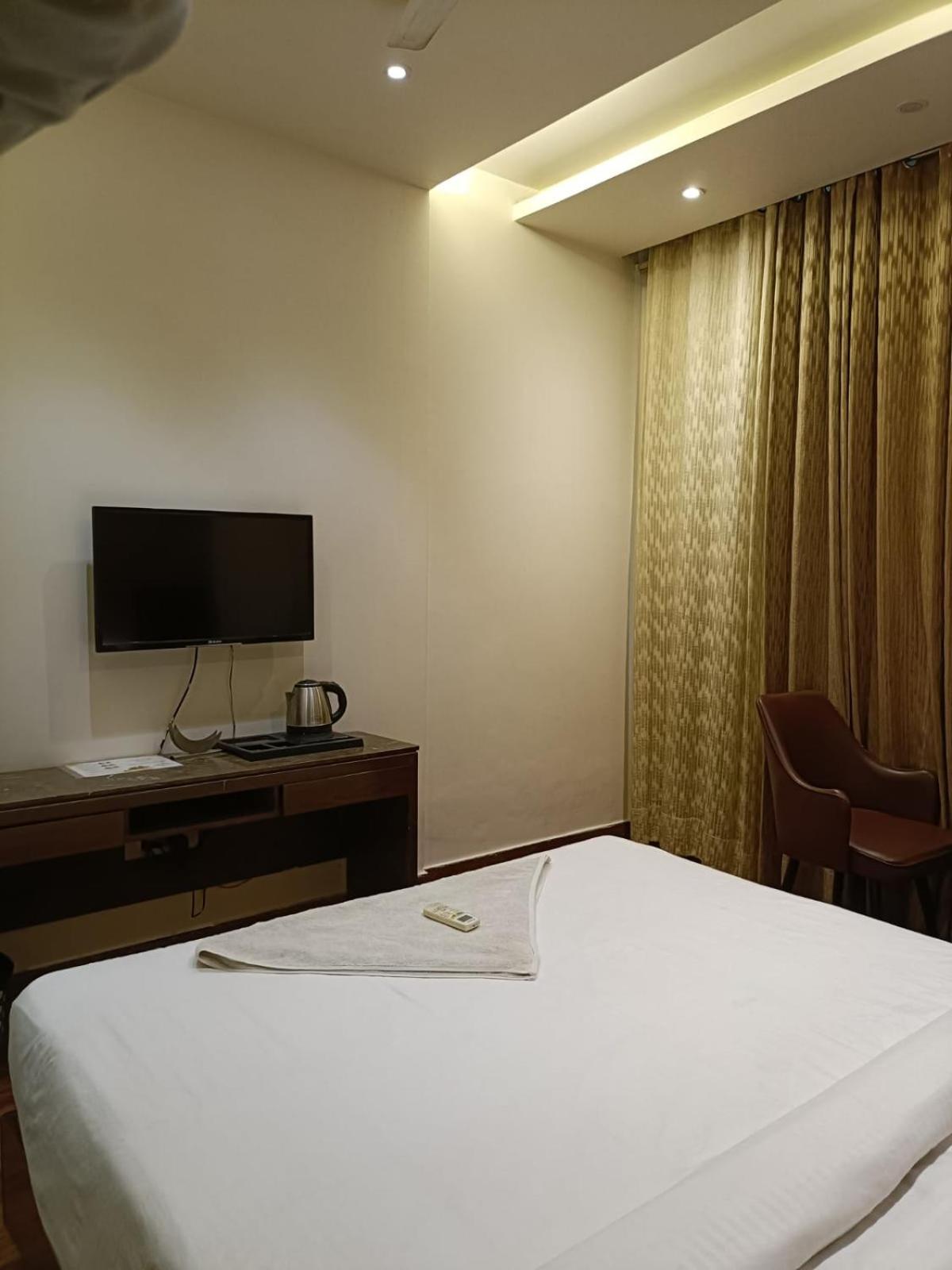 Hotel Parklane Agra (Uttar Pradesh) Eksteriør billede