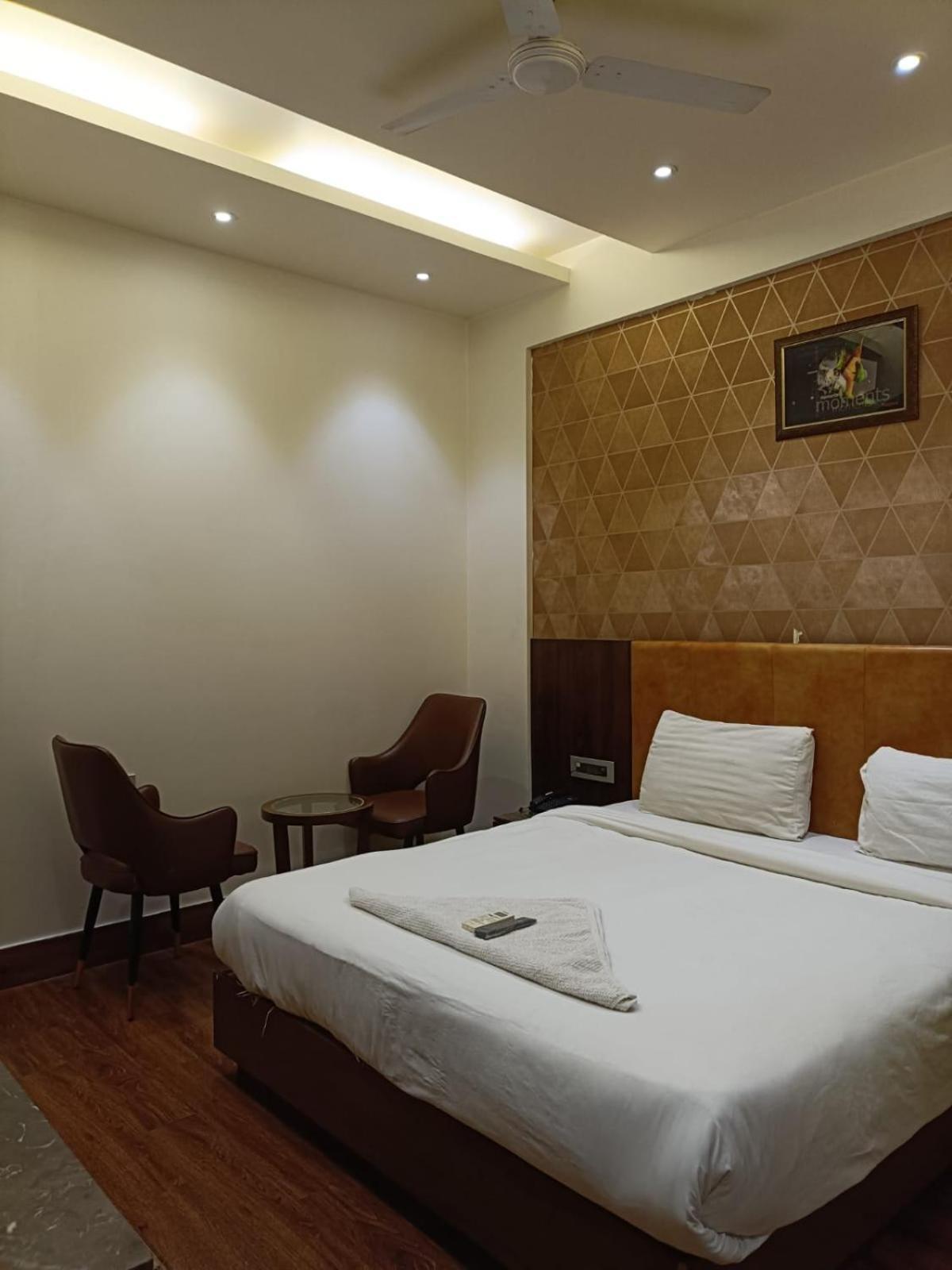 Hotel Parklane Agra (Uttar Pradesh) Eksteriør billede